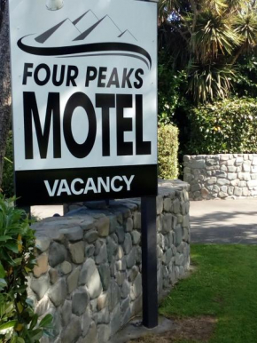 Отель Four Peaks Motel  Джералдин